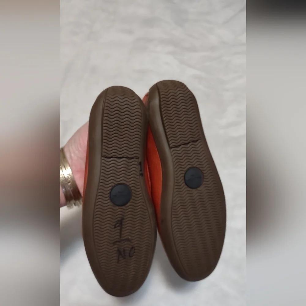 Like new condition shoes for kid's size,1